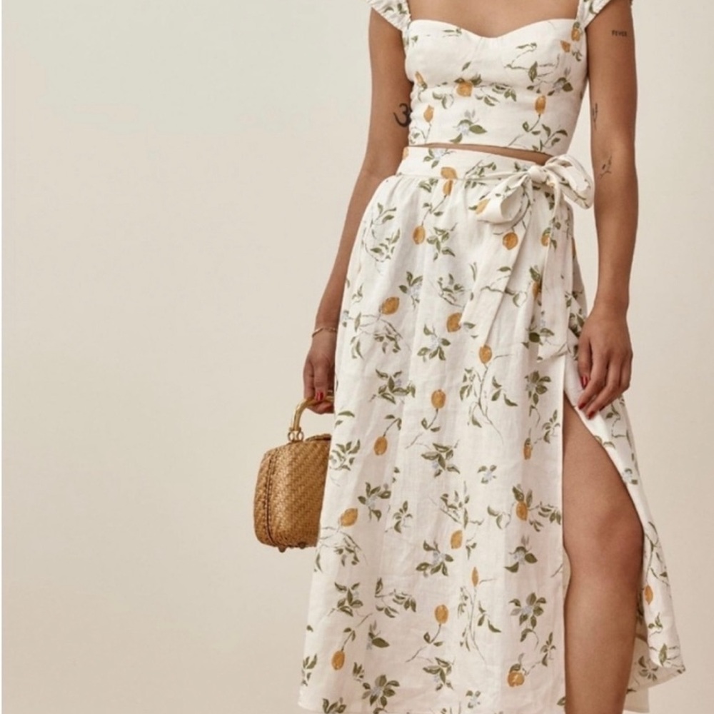 Reformation Clyde Linen Two Piece Skirt Set in Citron size - Picture 3 of 4